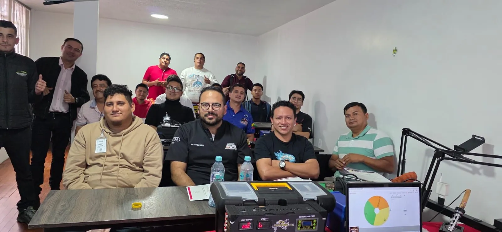 Egresados frente al banco de pruebas
